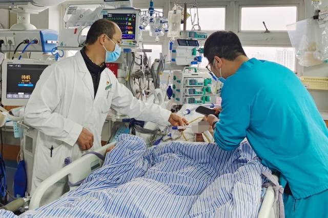 吴海科、苏懿查房