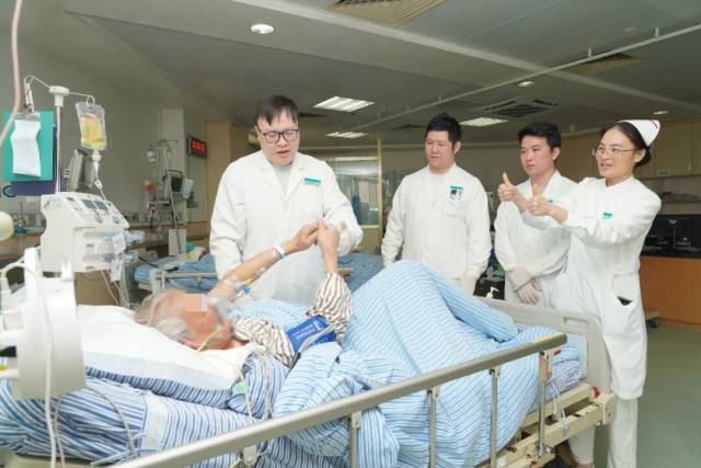 何巧萍鼓励住院患者