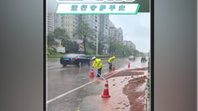 强降雨来袭，浈江公安雨中“逆行”守护平安