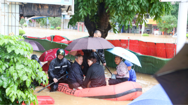 受强降雨影响韶关多地内涝，各地迅速开展紧急救援