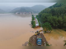 绥江洪峰过境，黄田镇拦洪沟出现崩堤，人员安全，23日修复