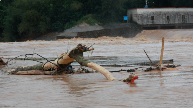 韶关商户称“30年来未遇到如此暴雨”，现清点损失恢复生活