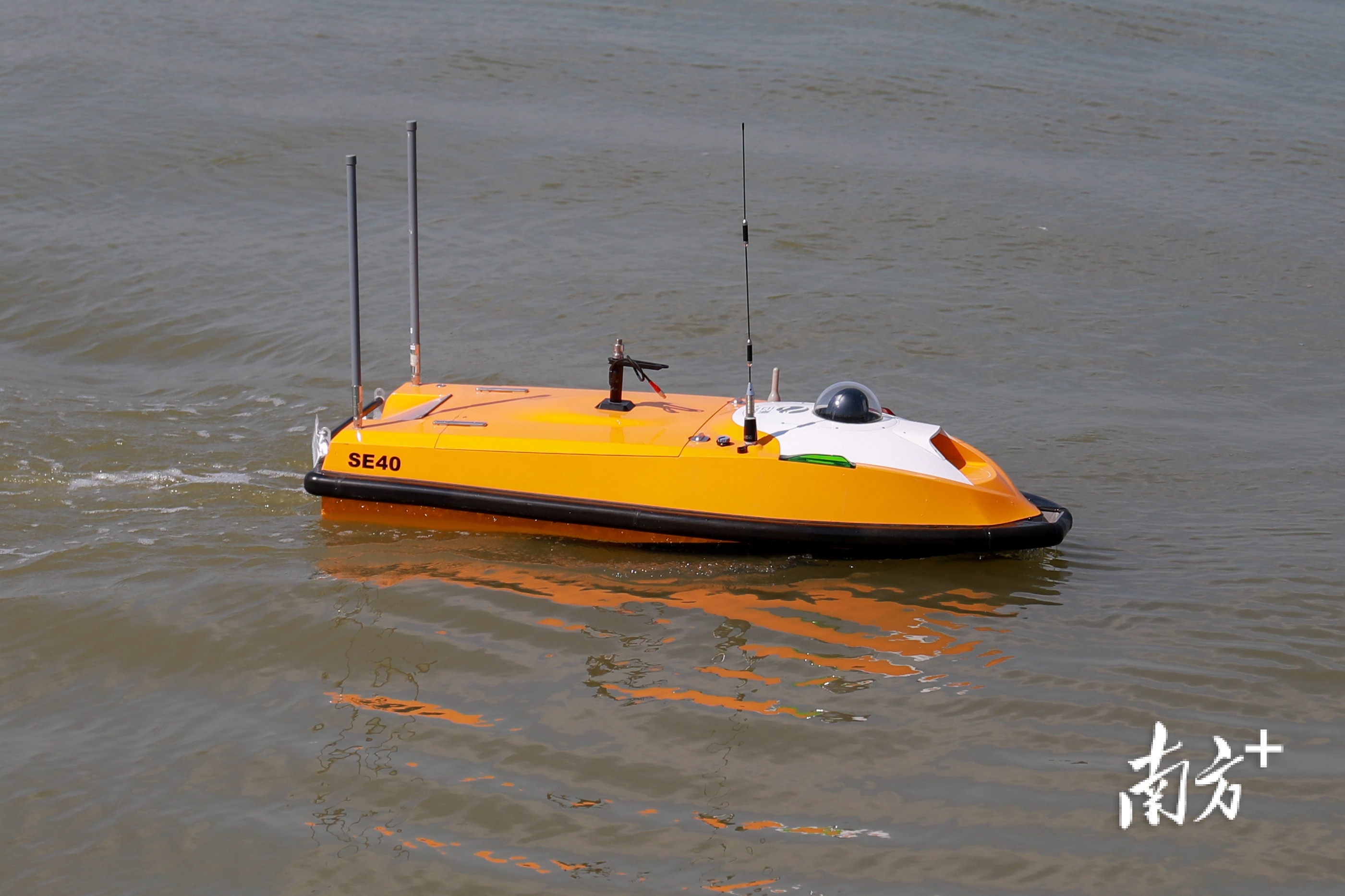 云洲智能研发的无人船艇。