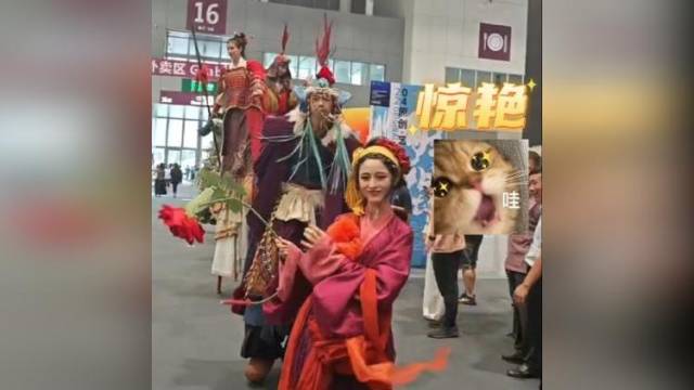 深圳大学艺术学部大学生化身“踩高跷版花木兰”亮相文博会！