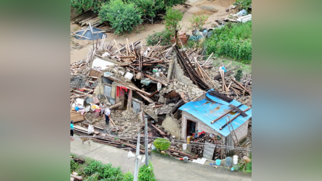 航拍韶关大廊村：房屋坍塌农作物受损，目前正抢修道路