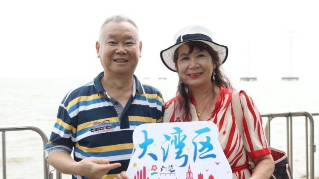 深中通道开通首日,湾区首批游客出发打卡争饮头啖汤
