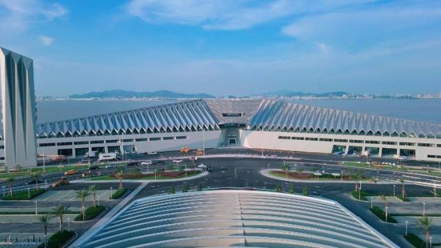 登陆西人工岛初体验,香港青年直呼:深中通道是国人骄傲