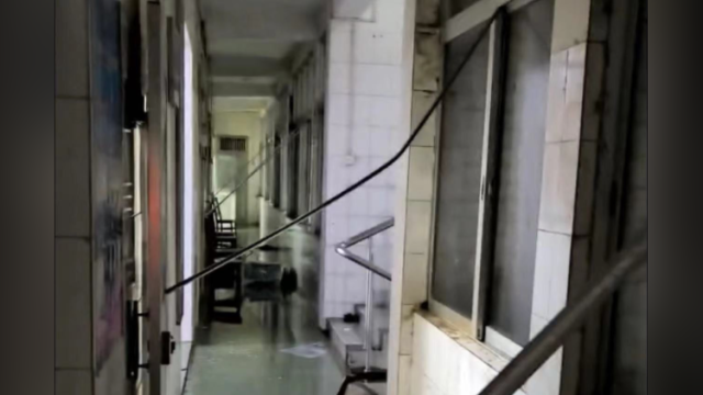 台风“摩羯”在徐闻沿海再登陆，居民用钢管挡窗户！称未出门