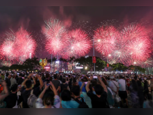 香港举行国庆75周年烟花汇演，含喜迎熊猫主题！郑雁雄出席
