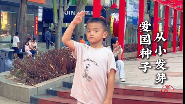 让爱国的种子从小生根发芽！湛江青少年们主动行至国旗下敬礼