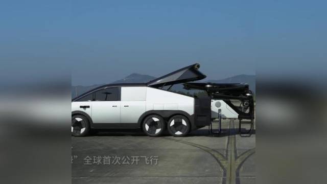 小鹏汇天飞行汽车中国航展上完成全球公开首飞