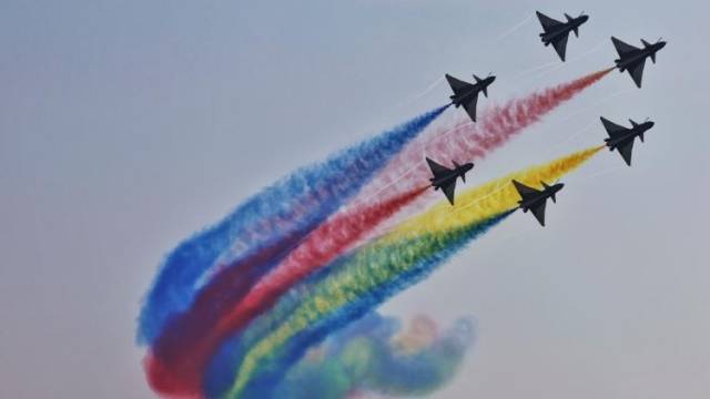 90秒回顾第十五届中国航展开幕首日：蓝天盛会，壮志凌云