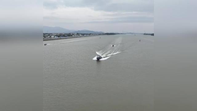 智能无人艇编队在中国航展上演“激浪追击”