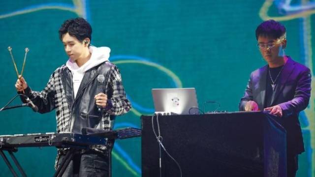 《跟我走跟你走》：乔峰、张家诚联手演绎对家乡的热爱