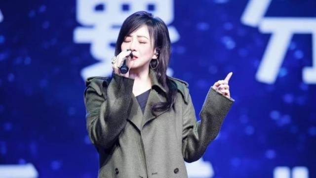 《初恋情人》：刘小慧再现经典青涩恋曲