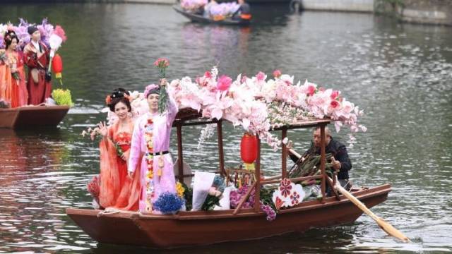 2025广州水上花市今日开埠，重现昔日水上花墟盛景！