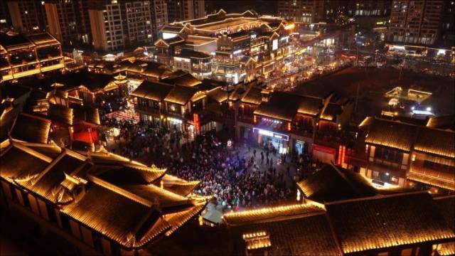 万州新春游园会热闹非凡，春节氛围拉满