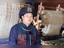 壮乡村出了位“绣郎”，95后小伙玩转壮锦织就新生活