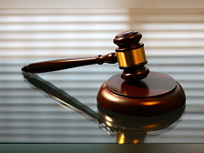 男子给低档酒加焦糖调色冒充高档洋酒销售！中间商也被判赔