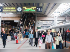 清明假期首日全国铁路中短途客流增长！深圳往返香港客流集中