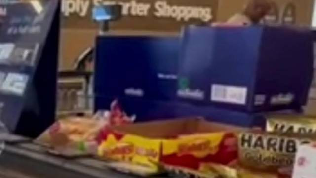 美对华关税生效首日：街采美国民众，称经济衰退担心通货膨胀