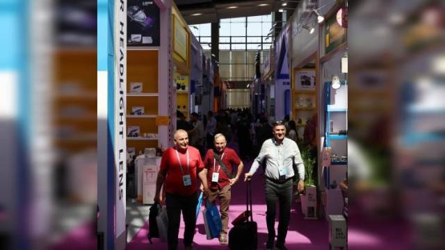 关税战下，广交会外商为什么选择中国？