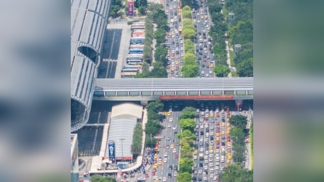 八方来客，车流如织，广交会的“泼天流量”此刻具象化