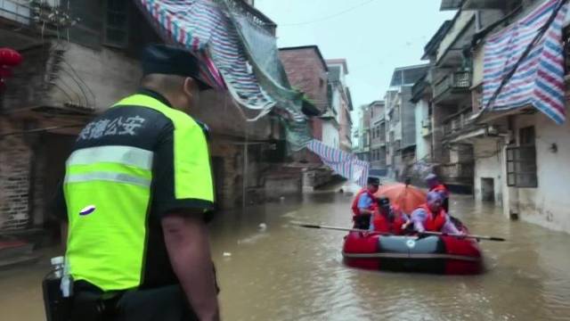水位超警戒线3.48米,清远英德大湾镇转移3375名群众