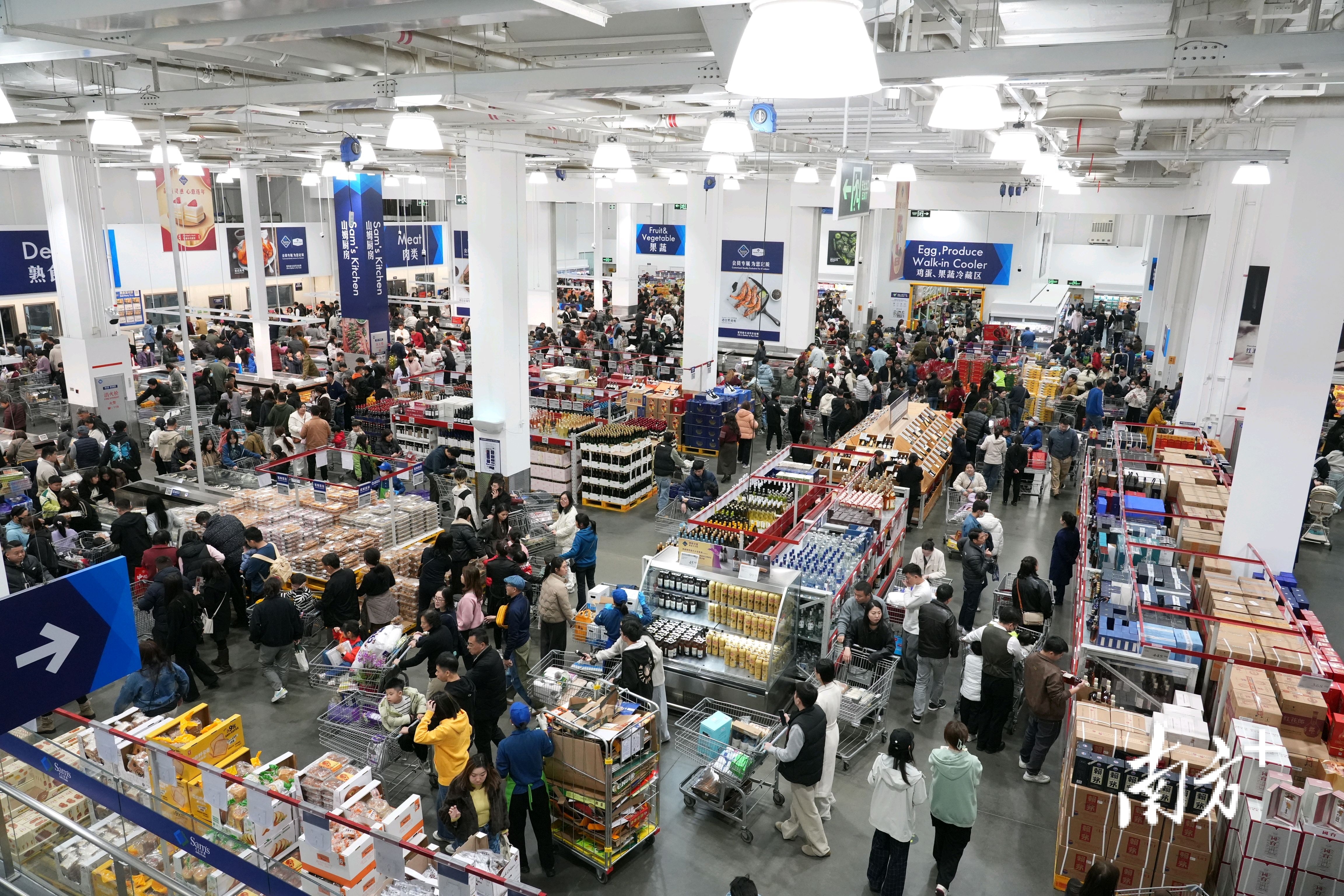 山姆会员商店不仅有珠海本地及周边城市如中山、江门的消费者，还有来自澳门、香港的顾客。