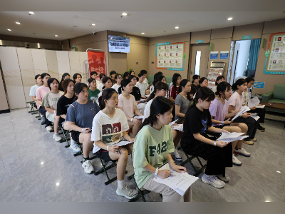 湛江女兵征集体检现场:高学历女青年携笔从戎热情高