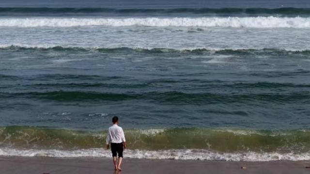 风大浪急！台风“桦加沙”逼近，请居民不要在海边逗留！