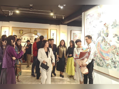 艺术与自然交融:“鸟与花香—陈东山工笔画作品展”广州开幕