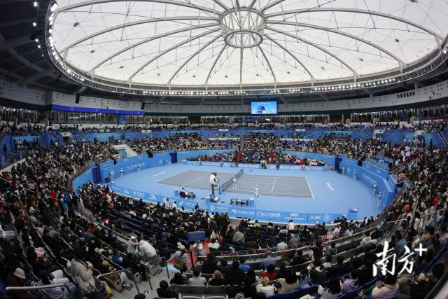決賽當日,橫琴國際網球中心吸引了眾多觀眾入場觀看。 決賽當日,橫琴國際網球中心吸引了眾多觀眾入場觀看。
