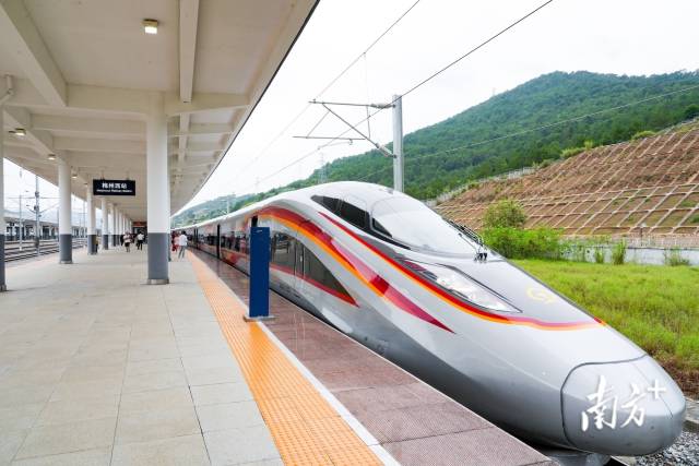 梅龙高铁开通，给梅州带来了新的机遇。  南方+ 何森垚 拍摄