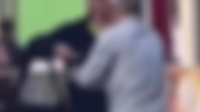 香港石硖尾六旬男持刀吓唬另一名六旬男,警方以涉嫌伤人拘捕