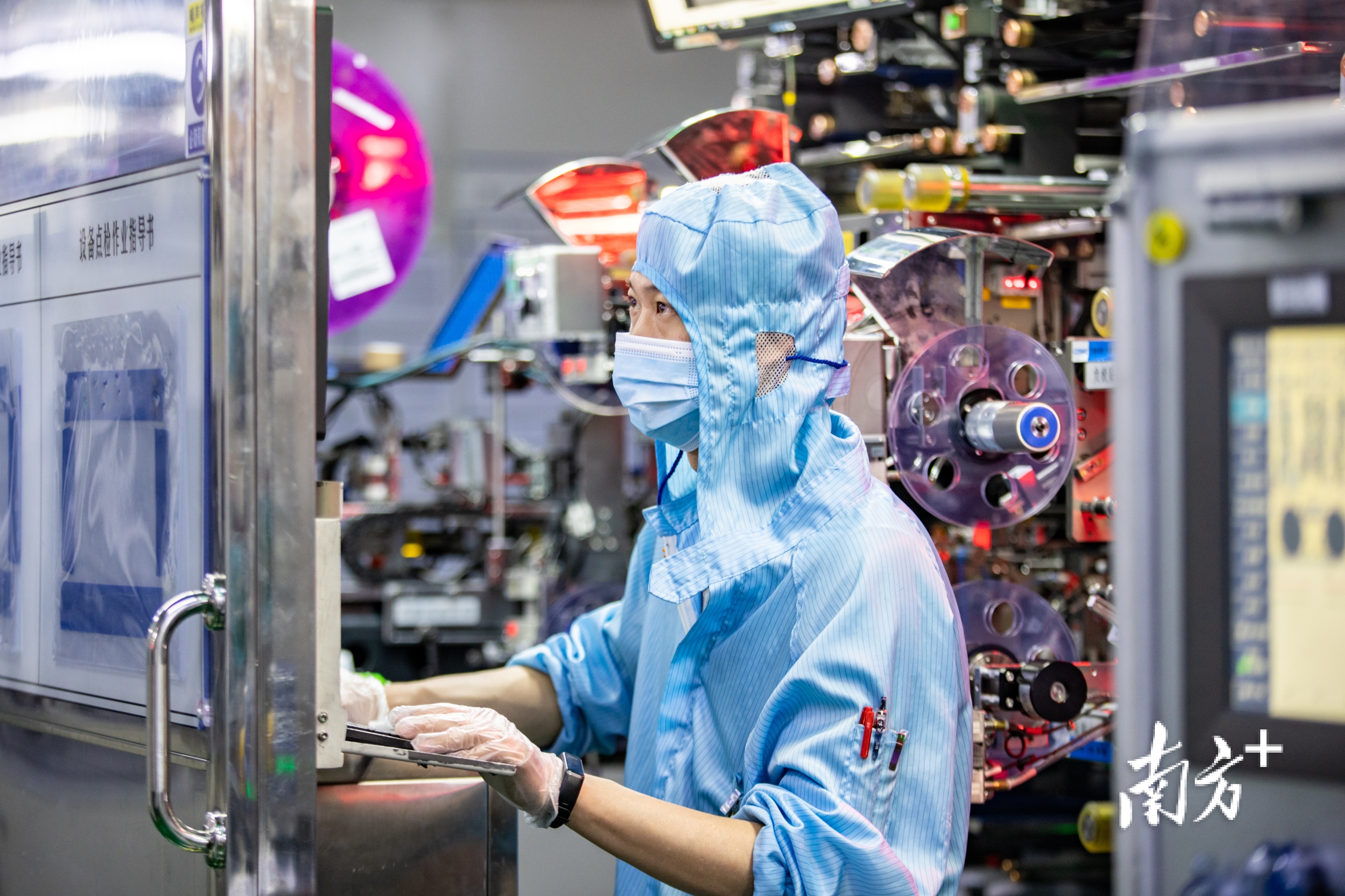 冠宇电池生产车间。 冠宇电池生产车间。