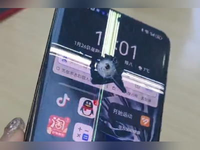 华为手机被网友称为“机坚强”:被扎出一个窟窿还能用