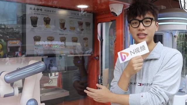 探访不打烊的广东“AI咖啡师”：随“小马”看新春多点营业