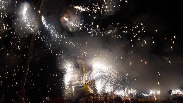 太震撼!火龙烟花冲天起,揭阳五经富元宵夜美炸了