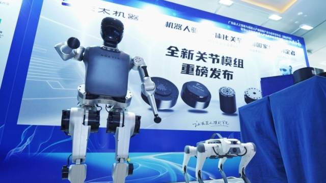 政府工作报告首次提及“智能经济”，将带来何种变化？| 两会热词