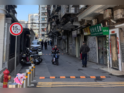 南都曝光道路隐患后,广州天河一幼儿园门口连夜装上减速带