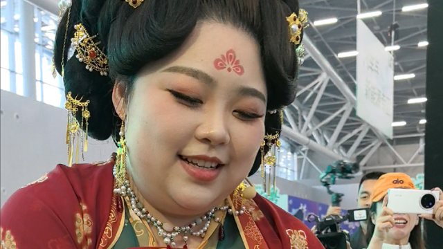 “杨贵妃”携茂名荔枝亮相招聘会，茂名学子称更愿意回馈家乡