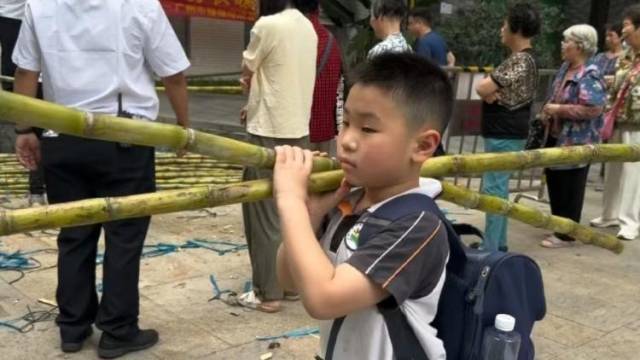 猎德村热心助农，居民排队领甘蔗，“掂过碌蔗”具象化了