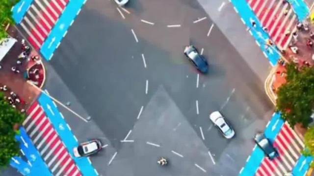 日均7万辆车流下，清远首创“蓝道过街”巧解路口拥堵难题