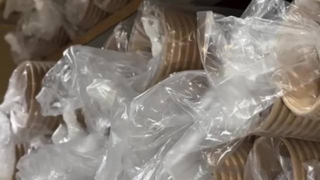 受中东战事影响，台湾出现“抢塑潮”，两个星期涨价40%