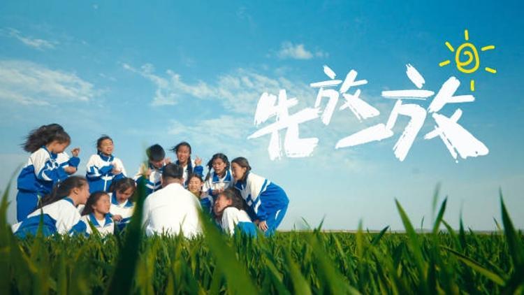 太有感染力!孩子田间舞蹈与周深BGM好搭