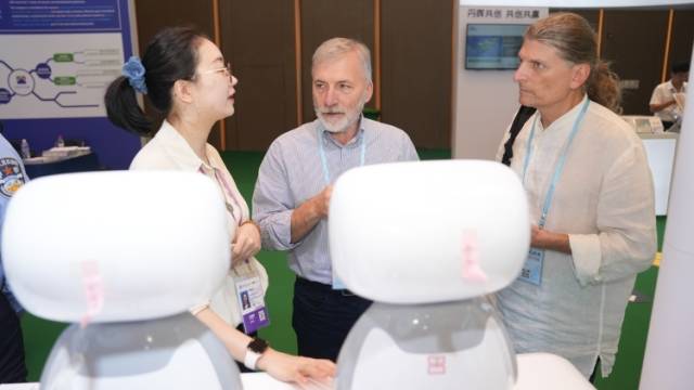 最近一年，中国31省份的“卖全球”和“买全球”排名