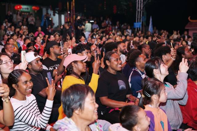 江门同和村“粤美村晚”吸引了大量海外侨胞和国际友人参加。