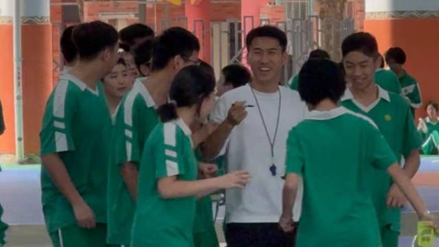 粤超归来，执信中学梁老师人气飙升，学生集体打call