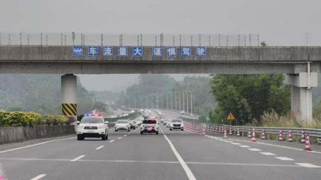 “潮汐”一开，堵车拜拜！云浮这条高速“堵点”变“爽点”